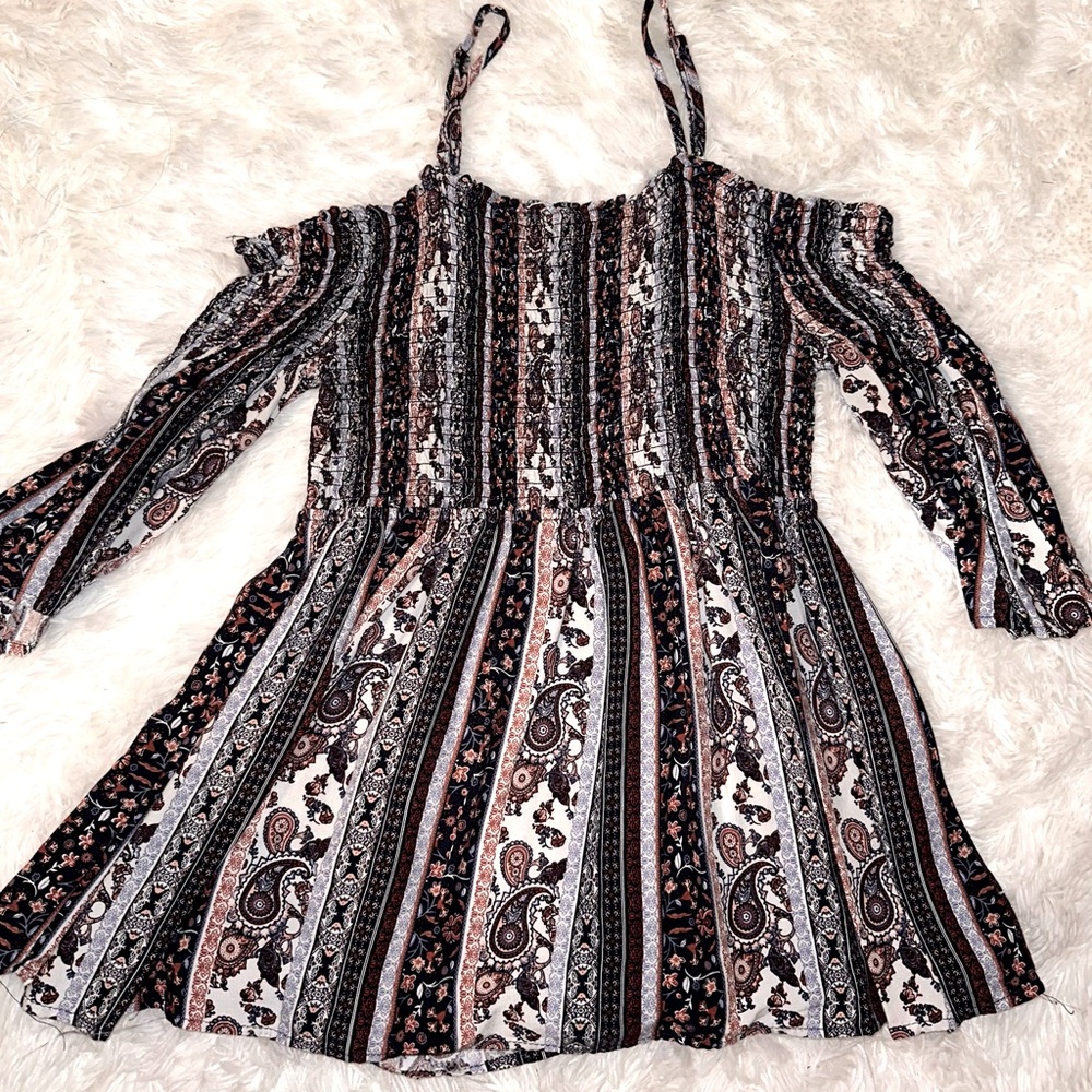 Blouse with shoulders out